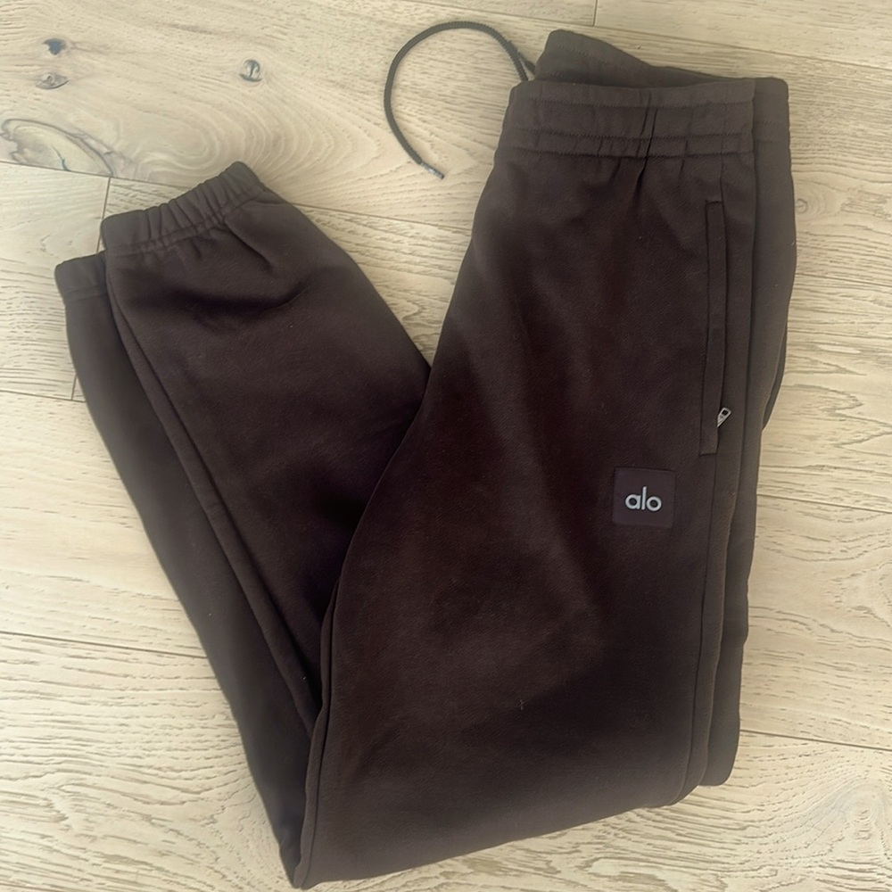 Women’s ALO sweats 🤎